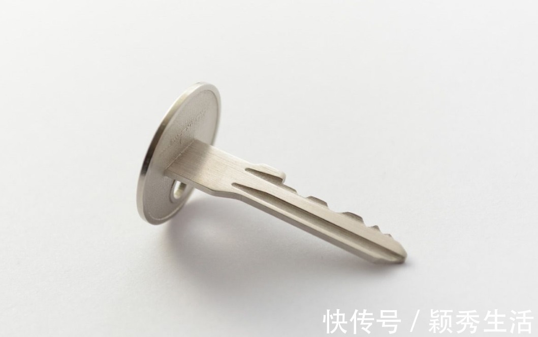 rin这位设计师做出了真正的“无用设计”，网友：每一个设计都要被骂