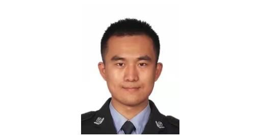 袁警官|重庆28岁民警因公牺牲，同事哽咽：他就倒在我面前，我怎么叫都叫不醒