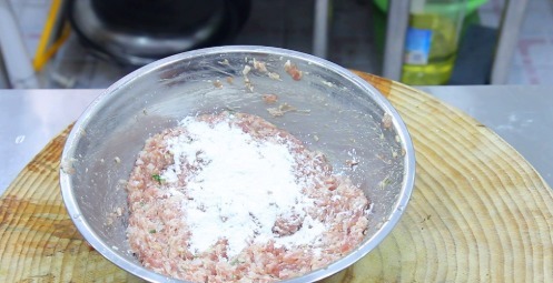 摔打肉馅|厨师长分享狮子头的做法,不变形又能熟透的技巧