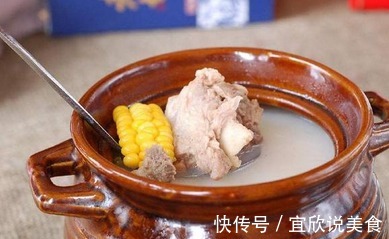 炖排骨汤时，千万不可直接下锅，忽略掉这一步，排骨肉柴还不鲜