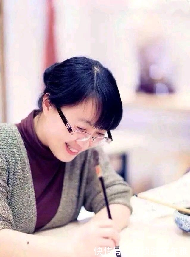 行书#美女书法家方放,以行书入12届国展,精细得让人发腻