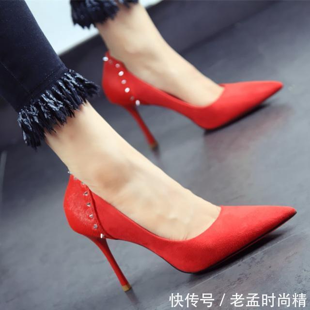 女人的鞋柜里永远少一双鞋子百搭尖头高跟鞋让你显瘦高挑又时髦