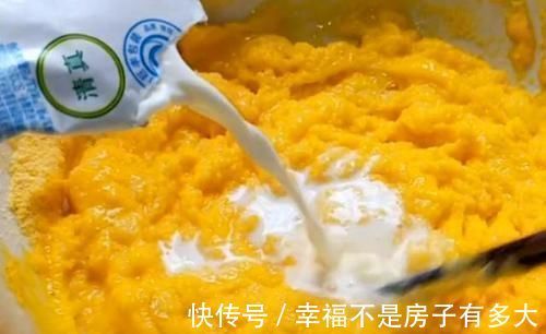 玉米面别烙饼啦，试试这样做，3元成本做1筐，小巧迷你，比肉还香