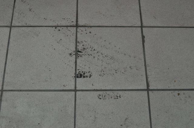 地压墙|卫生间铺贴瓷砖，装修公司建议做墙压地，这是行业标准还是套路