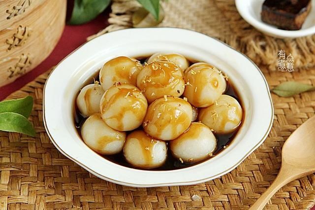 红糖浆|明日秋分，这碱性蔬菜要常吃，去皮煮一煮，淋上红糖浆，软糯香甜