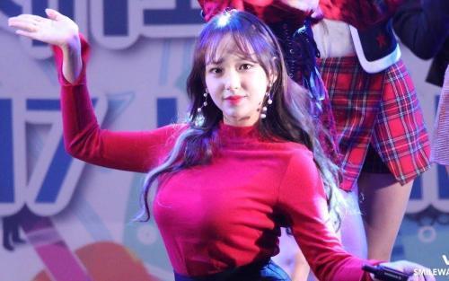 cos|程潇COS春丽胜在大腿够壮,日本原型胜在够美,最经典的却是她