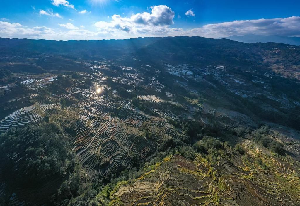 壮美元阳梯田，哈尼族人的大地艺术杰作