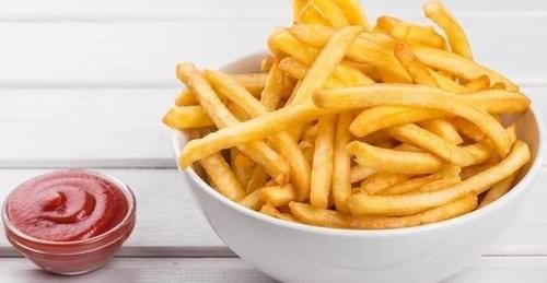 炸薯条时，直接下油锅是不对的，教你正确做法，薯条酥脆不发软