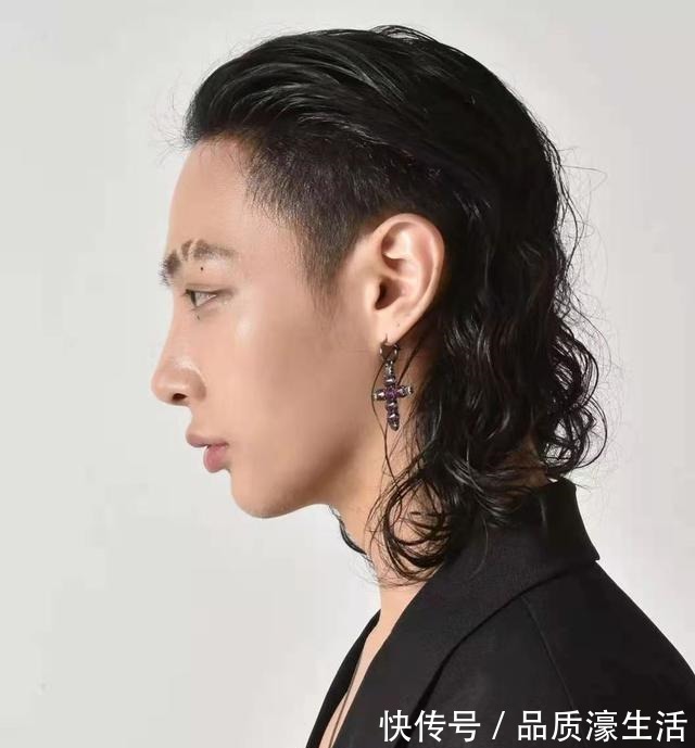 脏辫 锡纸烫已经“失宠”,羊毛卷、黑人烫、狼尾式火了,炸街发型上线!