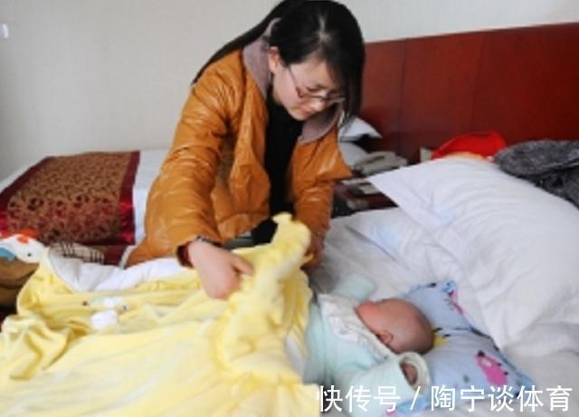 父母|4月大婴儿“脊椎变形”,全因一件“育儿神器”,你家娃也在用吗