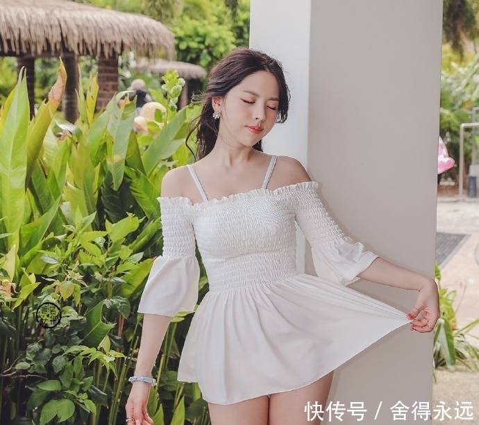 街拍:青春甜美抢眼的妹子,丰腴有致,优雅凸显清新的气质!