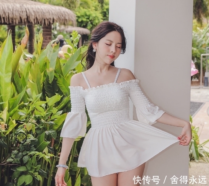 街拍：青春甜美抢眼的妹子，丰腴有致,优雅凸显