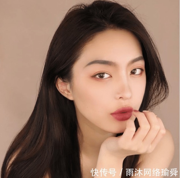 欧美妆才是真的“邪术”吧？化妆前后对比，大妈变迪士尼公主！