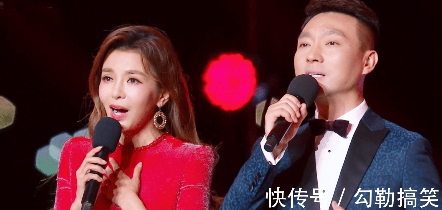 人民日报|央视七夕晚会演绎古风之美,8人主持团成亮点,《人民日报》官微点赞周深《画绢》