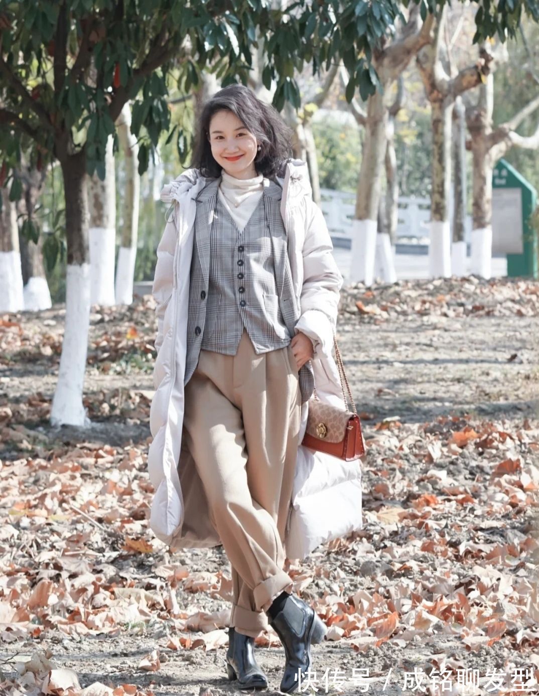 九分裤|“直筒裤+短靴”最适合四五十岁的女人,保暖时尚还减龄,超有范