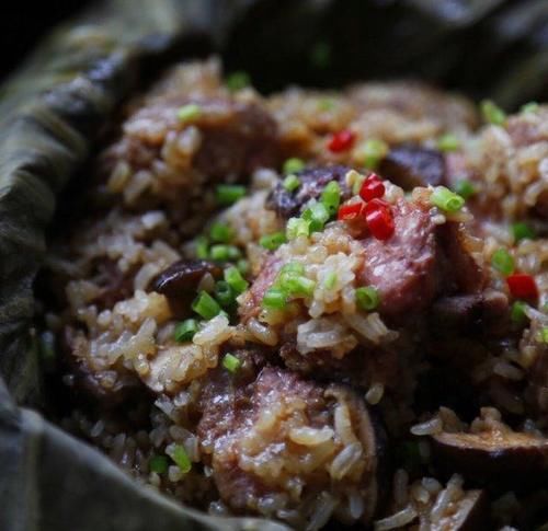  美食优选：香辣鸡翅，荷叶糯米蒸排骨，四喜丸子，家常水煮鱼片的做法