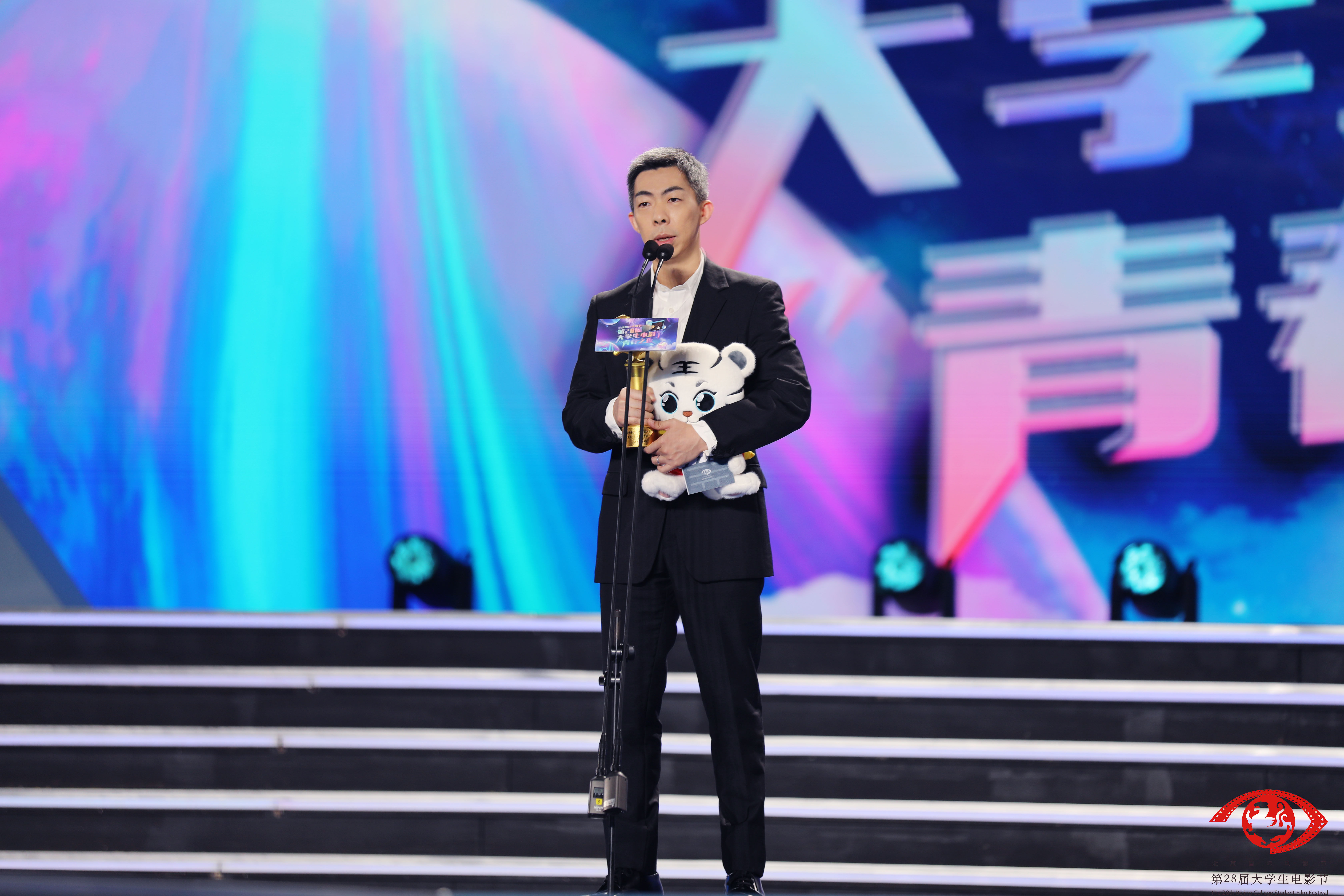 榮譽|北影節·第28屆大學生電影節“青春之夜”落幕 張譯、徐帆分獲年度男女演員榮譽