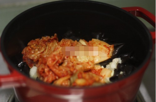 冬天|冬天吃这锅味美,比火锅简单省事,鲜美香辣,连汤汁拌饭都很好吃