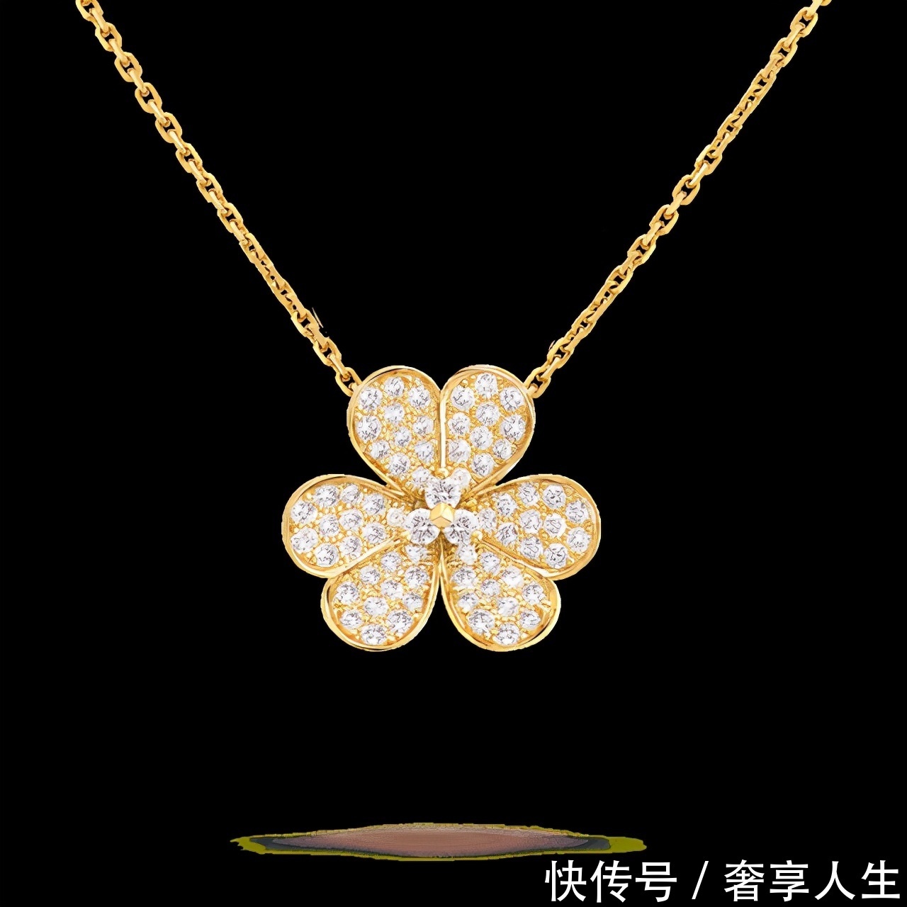 珠宝首饰 突然翻到闲置在盒中的黄金珠宝感觉很无奈,以后还是租珠宝更惬意