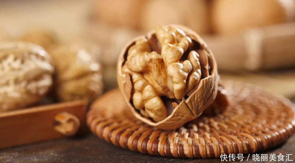 吃核桃好处多多,但要牢记4个禁忌,早知道早受益!