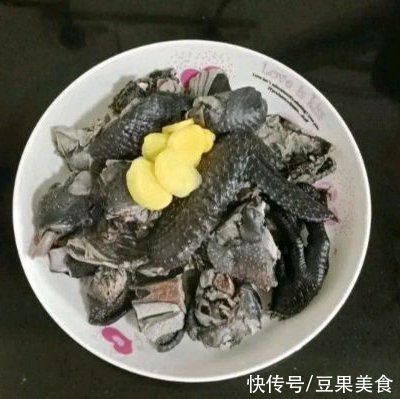 乌鸡|#我的养生日常-远离秋燥#乌鸡山药汤