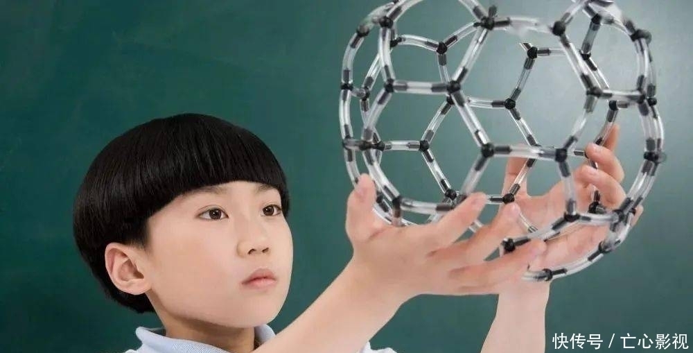 马思纯|为什么小时候表现越乖、越懂事的孩子,长大之后心理问题越多?