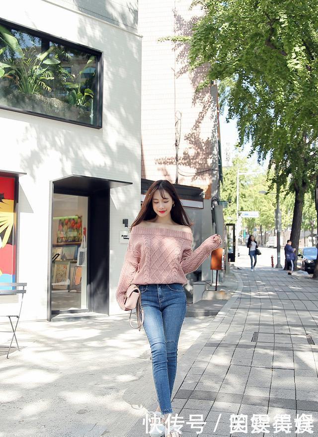 韩国女神露肩装穿搭紧身牛仔裤,性感迷人凸显大长腿