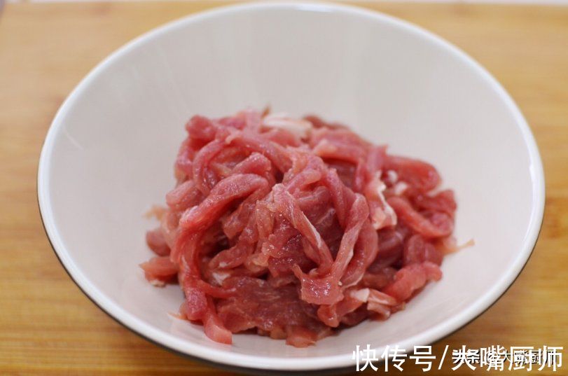 不管肉丝还是肉片，最忌切好就炒！牢记4个步骤，滑嫩可口无腥味