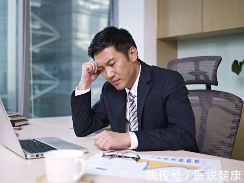 长期久坐|男人不想健康受损,这6个行为,请赶紧改正,长寿或靠近你