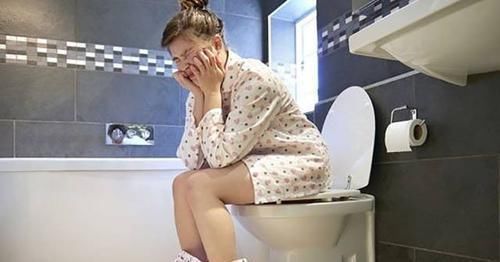 中年人饭后就想大便别掉以轻心，你有可能被疾病“盯上了”