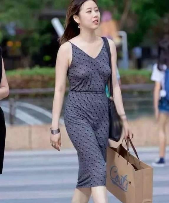 街拍,最迷人的真空,看完图,我知道明天上班又迟到