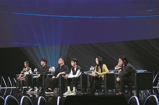 音乐人 《谁是宝藏歌手》难接《歌手》班