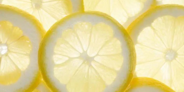 太省钱了~把这东西往电水壶里一丢，水垢消失得干干净净~