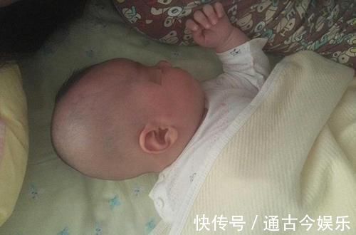 宝妈|孩子刚出生就给枕枕头,导致头型太难看,医生询问原因后无奈摇头