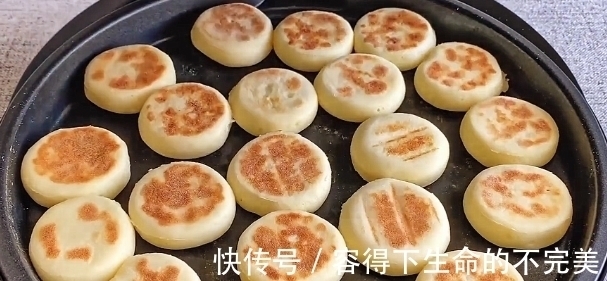 牛奶小饼的“诞生记”，不需要一滴油就能做，美味又营养