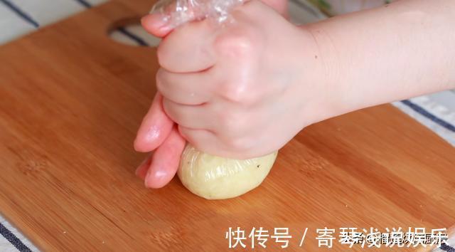 在家给孩子做出麦当劳同款芝士拉丝早餐薯饼,低盐低油更健康