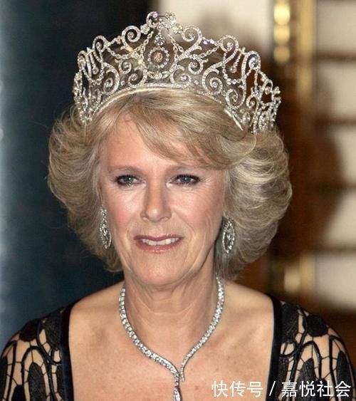 王室!卡米拉是王室隐藏的奢侈品狂魔?无奈再贵的珠宝她戴也不好看