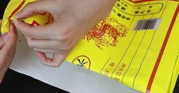 大米袋我从来不扔,这样简单改造一下,出门全家人都抢着用!