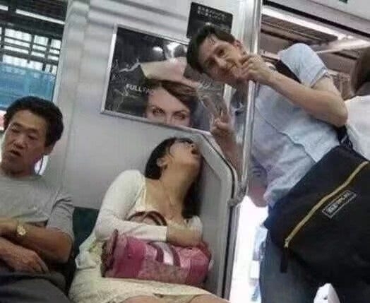 |幽默笑话:宿舍一哥们买了一碗饺子,味道弥漫了整个宿舍