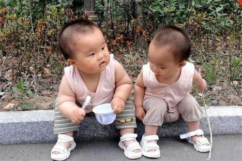 孩子|喝“母乳”和喝“奶粉”的孩子,一年后差距明显,事实胜于雄辩