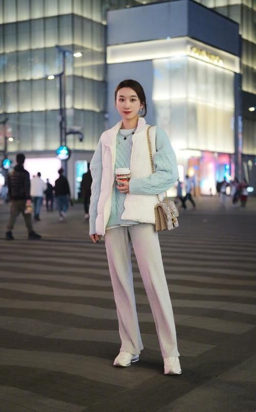 火了一款裤子叫“毛线裤”，柔软舒适，配大衣羽绒服都好看