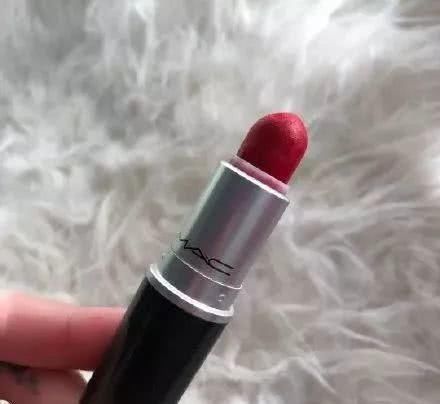 ehs|“女生的嘴长啥样?看看包里的口红被涂成什么奇形怪状了!”哈哈哈