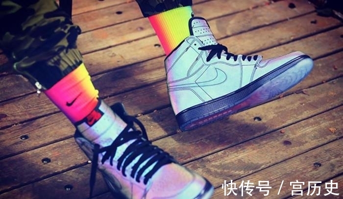 白丝绸 火云鞋神｜“白丝绸”AJ1终于登场、YEEZY拖鞋即将发售