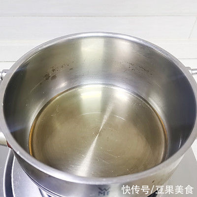 #健康甜蜜烘焙料理#「网红抖臀蛋糕」弹性十足 好吃到爆