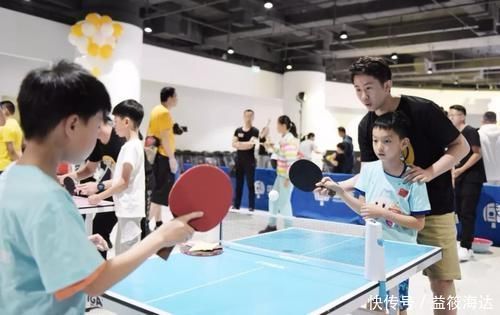 洪水猛兽|孩子痴迷手机,和父母4个坏习惯有密切关系,别说你没做过