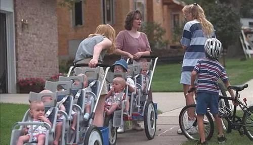 麦考伊|首例7胞胎每日喝42瓶奶粉、用52片尿布,如今长大了个个出众