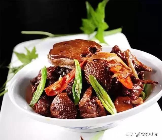 红烧鲫鱼|推荐回味无穷的12道家常菜，美味简单营养，解馋下饭，味道超赞