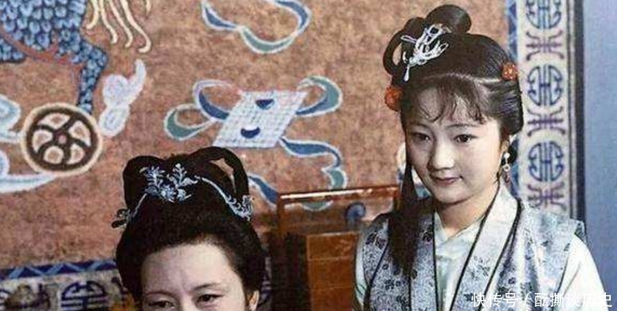 红楼梦|不爱宝玉爱贾环,红楼梦中这两个丫鬟,把温柔给贾环,情自有定数