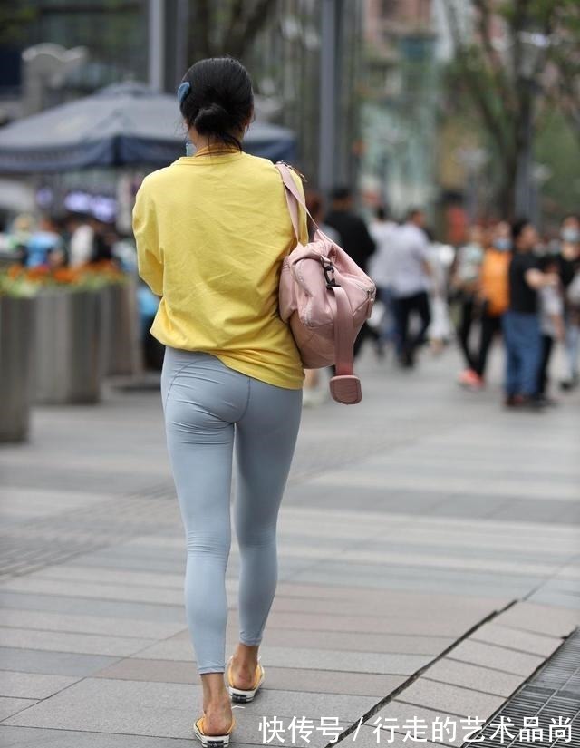瑜伽裤 休闲时尚的瑜伽裤搭配黄色宽松T恤，让自己的背影都变得好看！