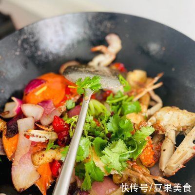 美味|#橄享国民味 热烹更美味#香辣蟹